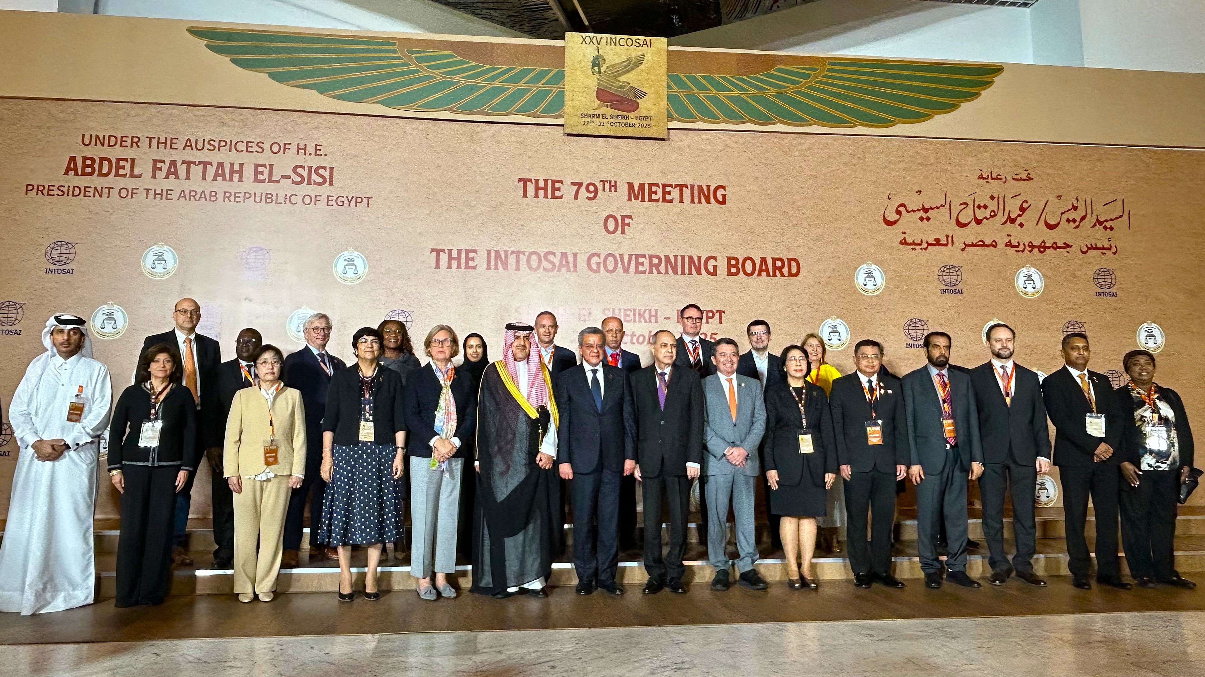 第79回INTOSAI理事会各国代表の集合写真