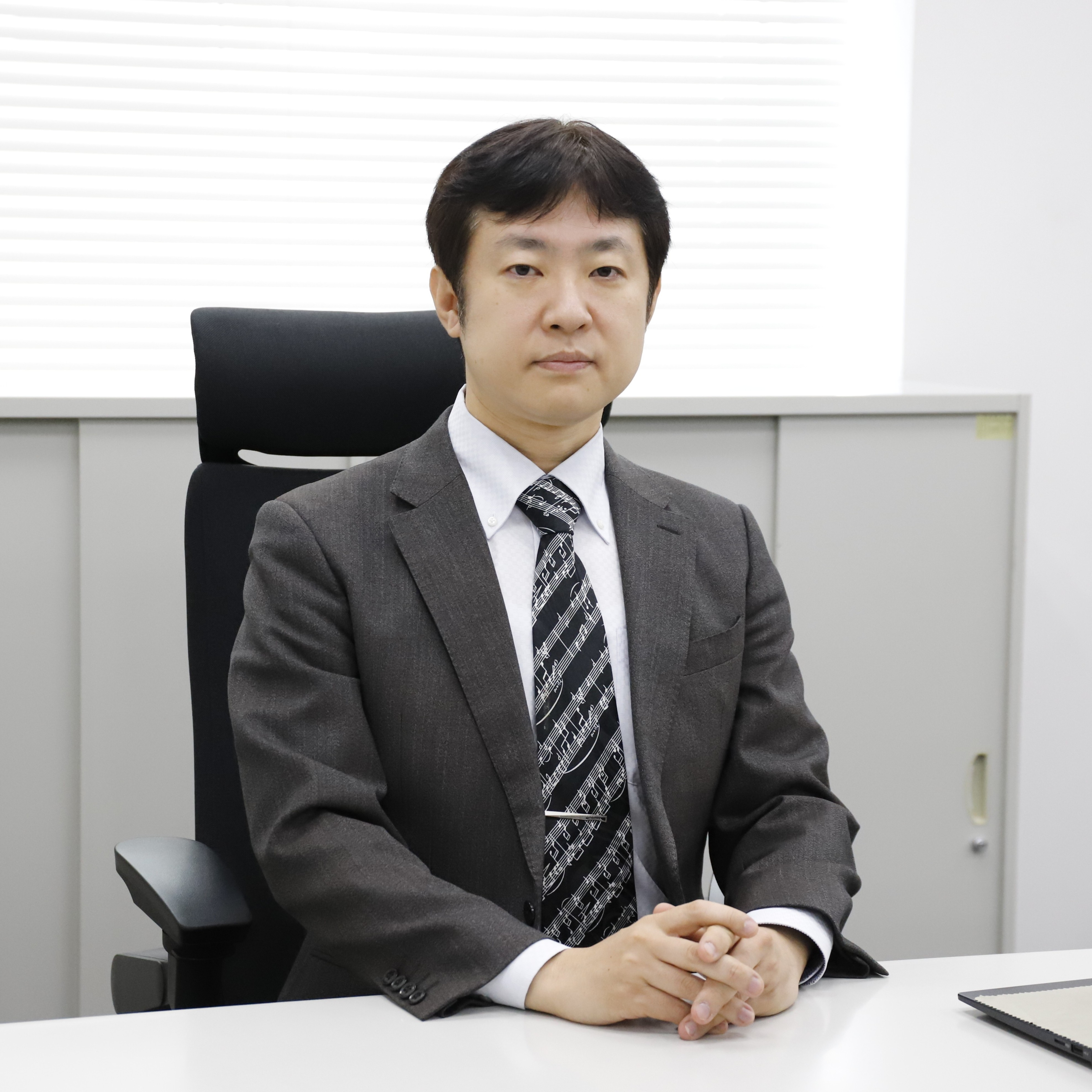 2026年採用パンフレットP13の職員の写真